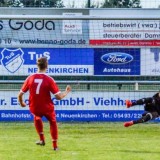 Matchwinner Christof Kümmel pariert einen Elfer